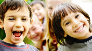 ילדים שמחים