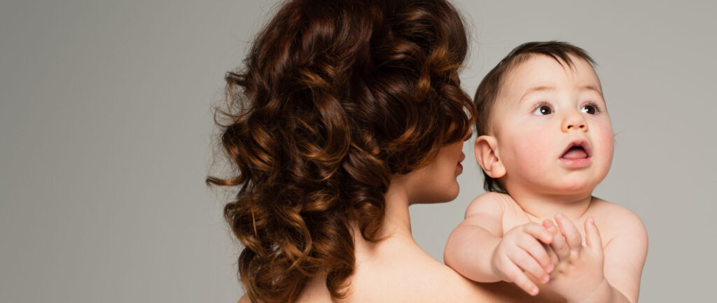 אמא ותינוק - פרחי באך לילדים קטנים נותנים לאמא 