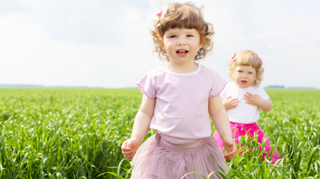 ילדות בשדה - טיפול טבעי בילדים