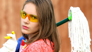 איזה עם חורמי ניקוי - על הקשר בין ניקיון כפייתי לטראומה