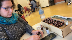 רביד בוחרת פרחי באך לאיזון גוף נפש